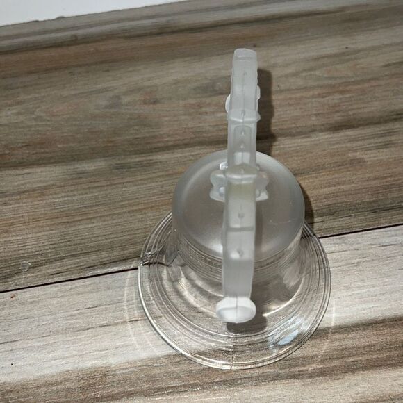 Glass Philadelphia Cracked Liberty Bell With Frosted Top And Glass Chime - Picture 6 of 9